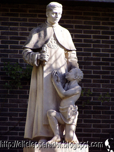 estatua-del-padre-damian-de-molokai-en-el-jardin-de-la-revista-reinado-social-calle-del-padre-damian-2-madrid1